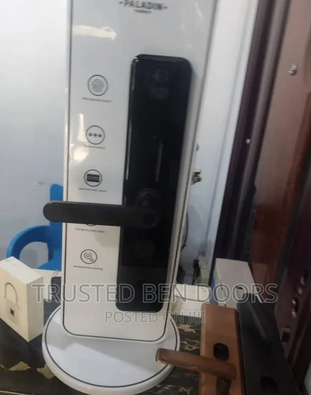Classy Paladin Smart Lock With Video Camera for Security · Photo 1