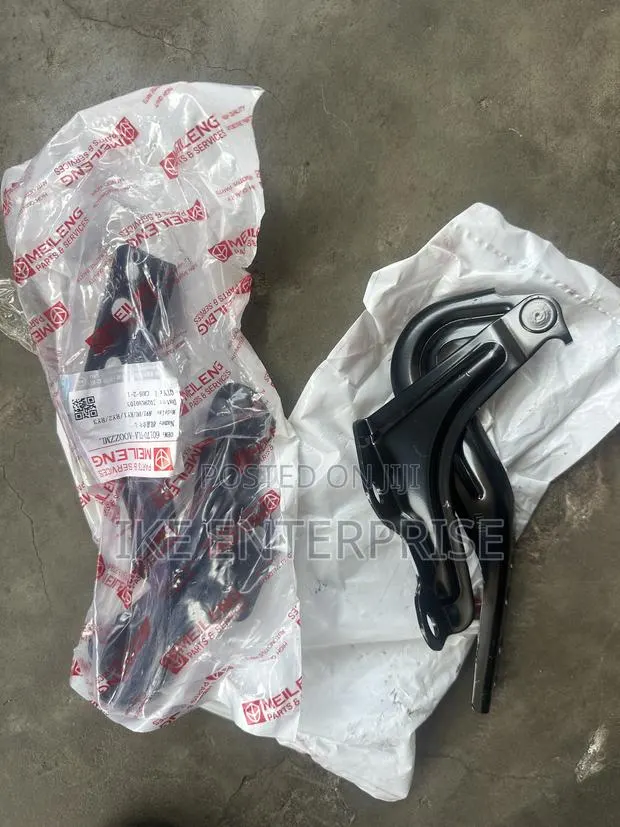 Honda CRV Bonnet Hinges 2017,2018,2019,2020,2021,2022 · Photo 1