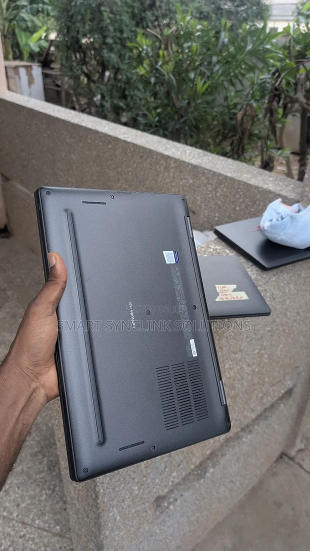 New Laptop Dell Latitude 7320 16GB Intel Core i5 SSD 256GB · Photo 6