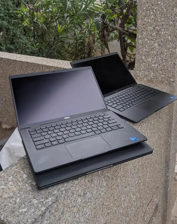 New Laptop Dell Latitude 7320 16GB Intel Core i5 SSD 256GB · Photo 2