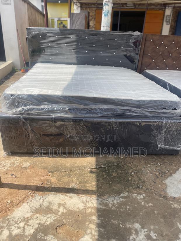 Queen’S Bed With Mattress