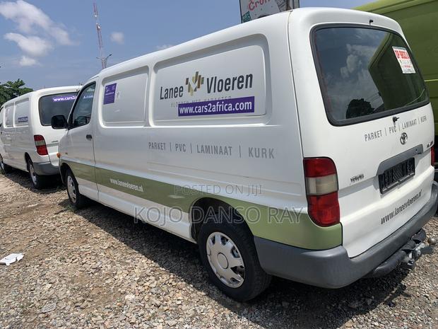 Toyota HiAce 2002 White · Photo 6