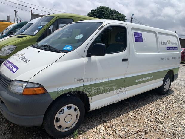 Toyota HiAce 2002 White · Photo 7