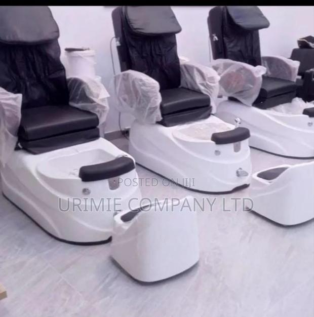 Pedicure Station With Massage Chair · Photo 1