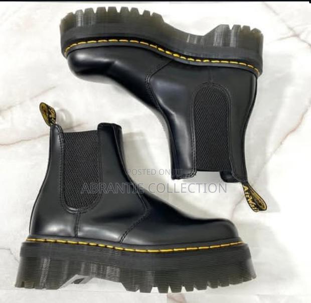 Dr Martens Leather Chelsea Boot Black · Photo 2