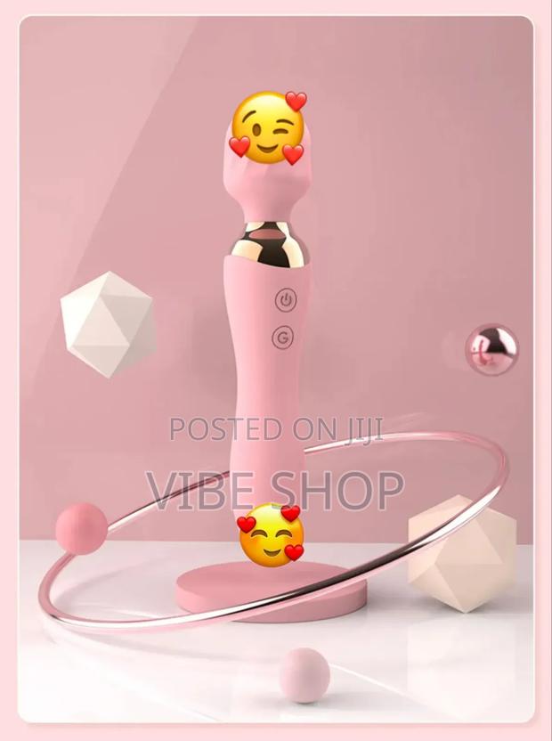 Double-Headed Vibrator Dildo - Dual Pleasure · Photo 3