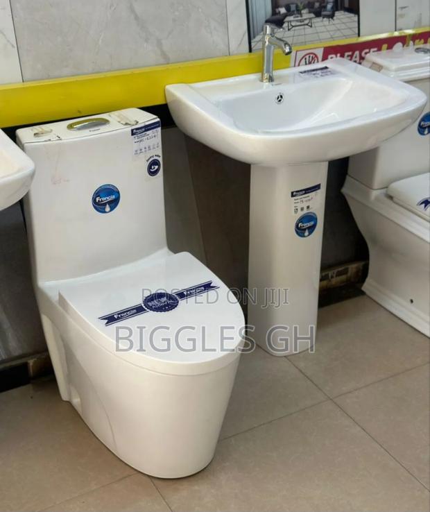 Wc With Basin Complete Set- Combined Wc · Photo 1