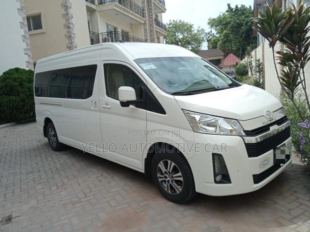 Rent 14 Seater Toyota Hiace · Photo 3