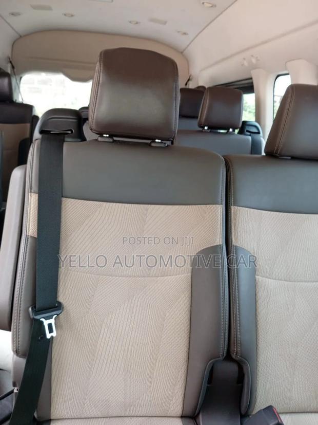 Rent 14 Seater Toyota Hiace · Photo 4