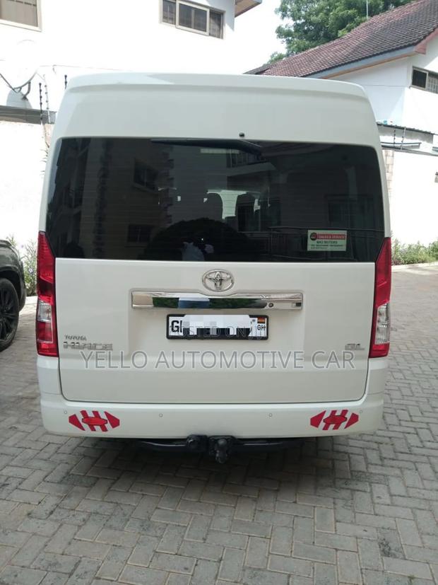 Rent 14 Seater Toyota Hiace · Photo 5