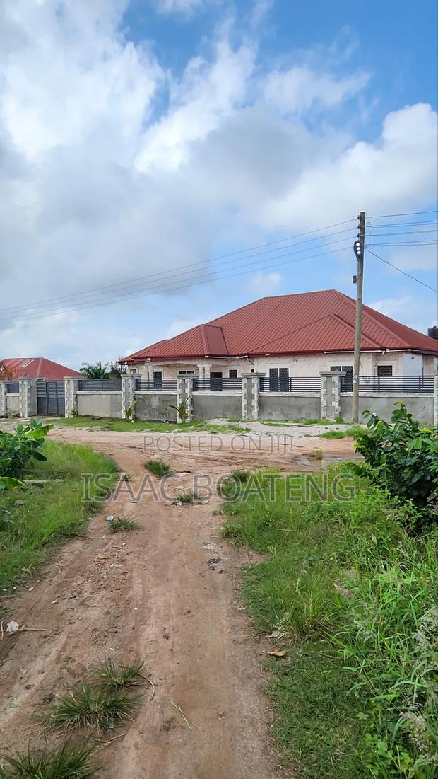 5bdrm House in Happy Street Estate, Ejisu-Juaben Municipal for sale · Photo 1