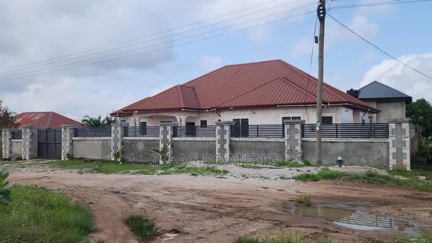 5bdrm House in Happy Street Estate, Ejisu-Juaben Municipal for sale · Photo 2