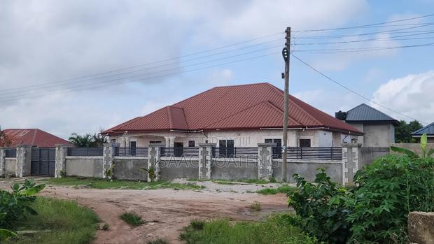5bdrm House in Happy Street Estate, Ejisu-Juaben Municipal for sale · Photo 3