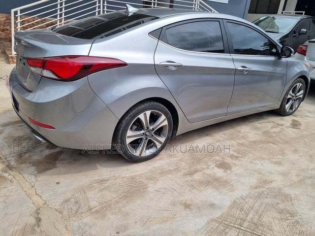 Hyundai Elantra Limited PZEV 4dr Sedan (1.8L 4cyl 6A) 2015 Gray · Photo 6