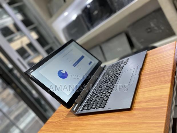 New Laptop Fujitsu Celsius H710 4GB Intel Core I5 SSD 128GB · Photo 3