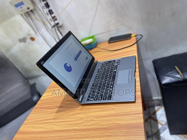 New Laptop Fujitsu Celsius H710 4GB Intel Core I5 SSD 128GB · Photo 4