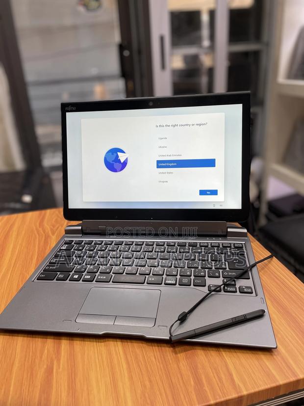 New Laptop Fujitsu Celsius H710 4GB Intel Core I5 SSD 128GB · Photo 5