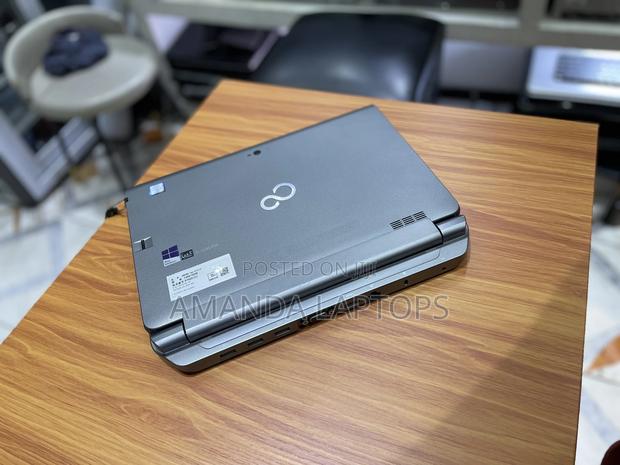 New Laptop Fujitsu Celsius H710 4GB Intel Core I5 SSD 128GB · Photo 2