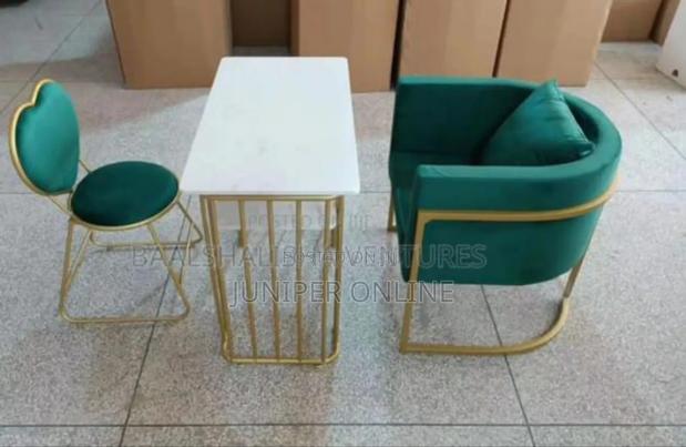 Nails Salon Table and Chairs Green Color · Photo 1