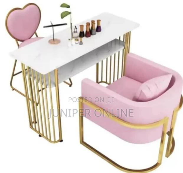 Nails Salon Table and Chairs Pink Color · Photo 1