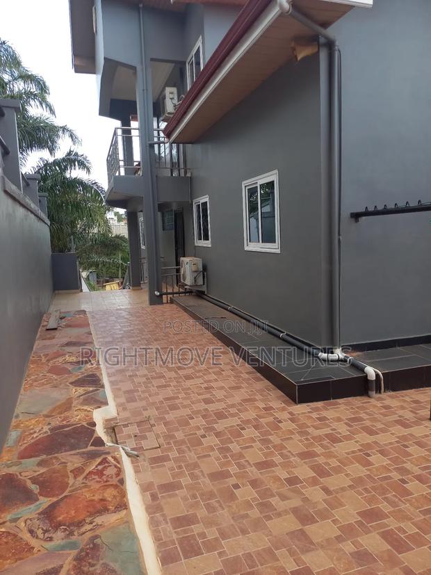 5 Master Bedrooms House at Fijai · Photo 2