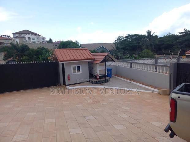 5 Master Bedrooms House at Fijai · Photo 3