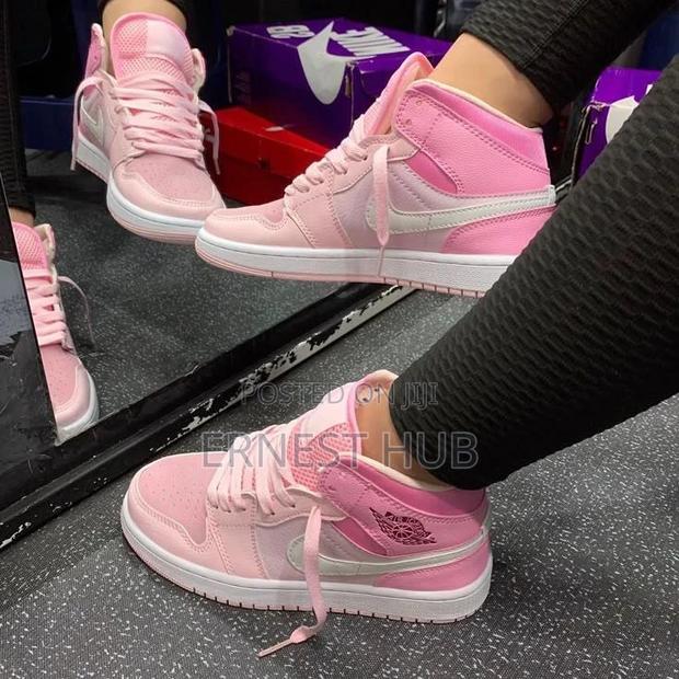 Air Jordan One Pink · Photo 2
