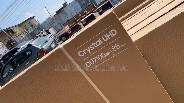 Upscaling Samsung 85" Du7100 Smart Tv · Photo 1