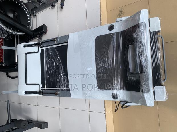 Compact Horizon Treadmill 125kg · Photo 2