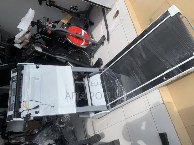 Compact Horizon Treadmill 125kg · Photo 1
