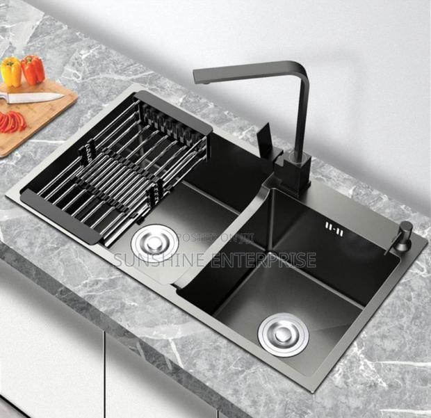 Kitchen Sink With Tap · Photo 1