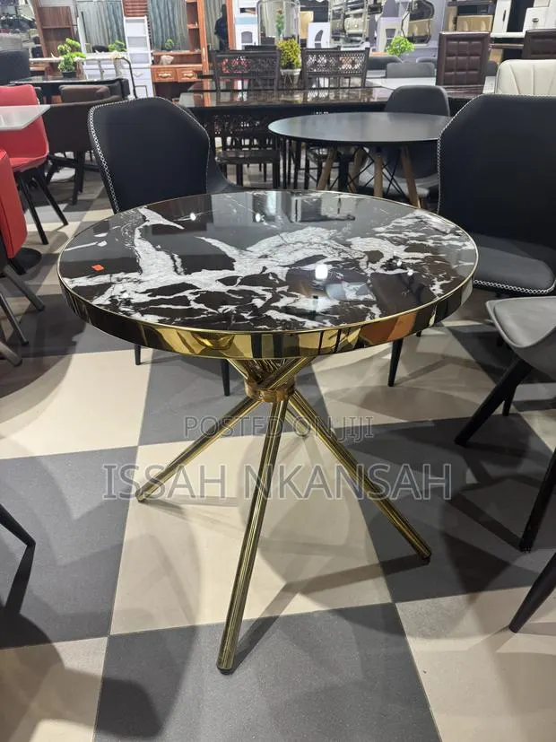 Marble Table · Photo 2