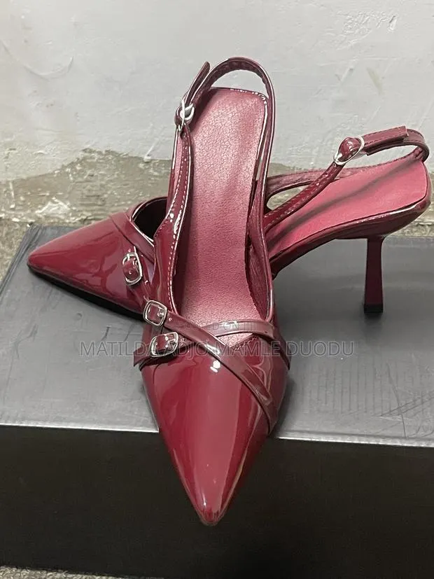 Classy Pointed Pumps · Photo 1
