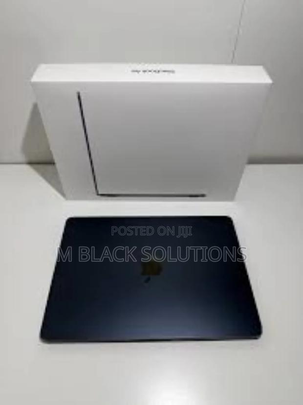 New Laptop Apple MacBook Air 1GB Apple M2 SSD 256GB · Photo 1