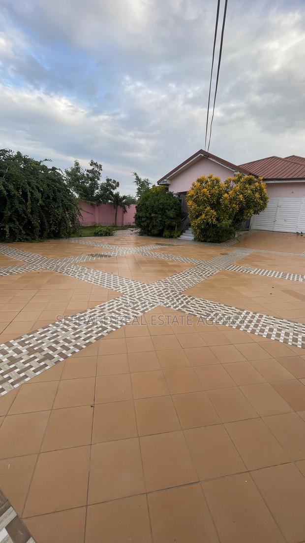 Furnished 3bdrm House in Sefdard Real Estate, Amasaman for sale · Photo 1
