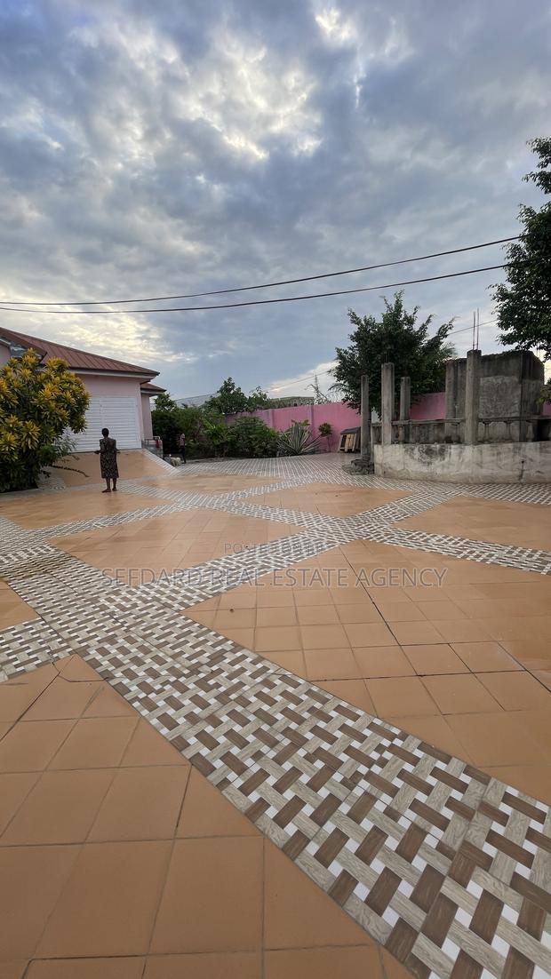 Furnished 3bdrm House in Sefdard Real Estate, Amasaman for sale · Photo 3