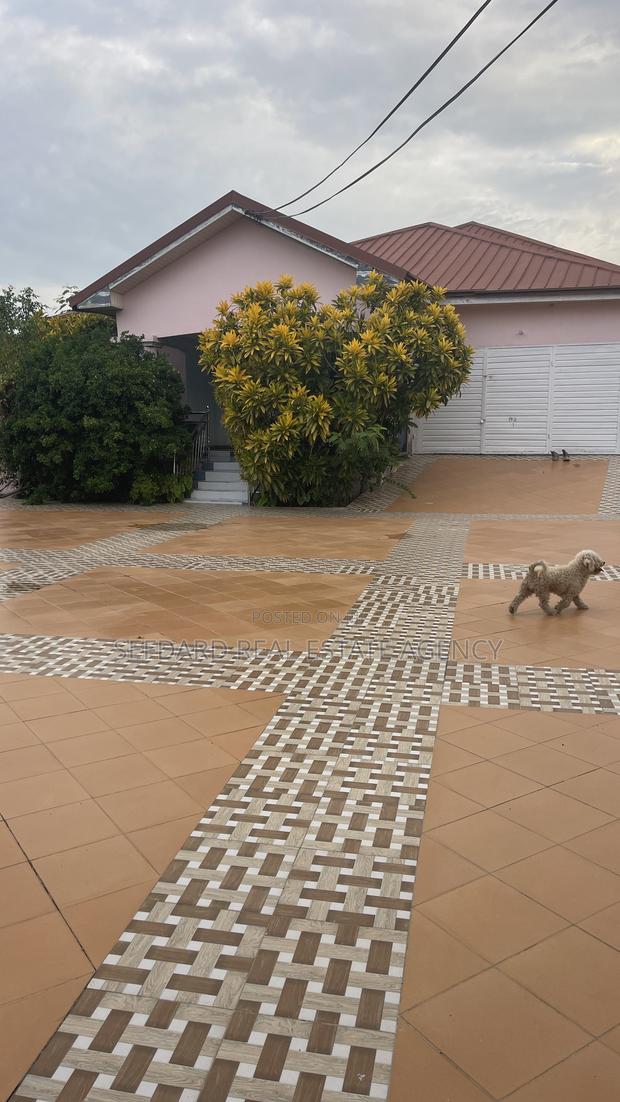 Furnished 3bdrm House in Sefdard Real Estate, Amasaman for sale · Photo 4