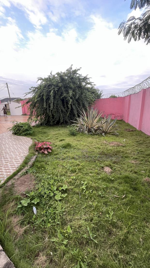 Furnished 3bdrm House in Sefdard Real Estate, Amasaman for sale · Photo 6