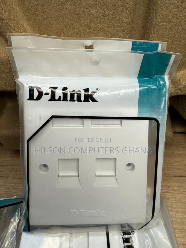 Dlink Double Uk Faceplate With Shutter · Photo 1
