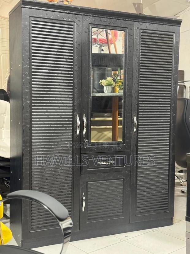 3 in 1 Wooden Wardrobe · Photo 2