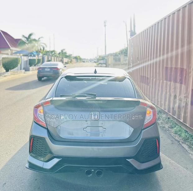 Honda Civic Sport Touring Hatchback 2019 Gray · Photo 3