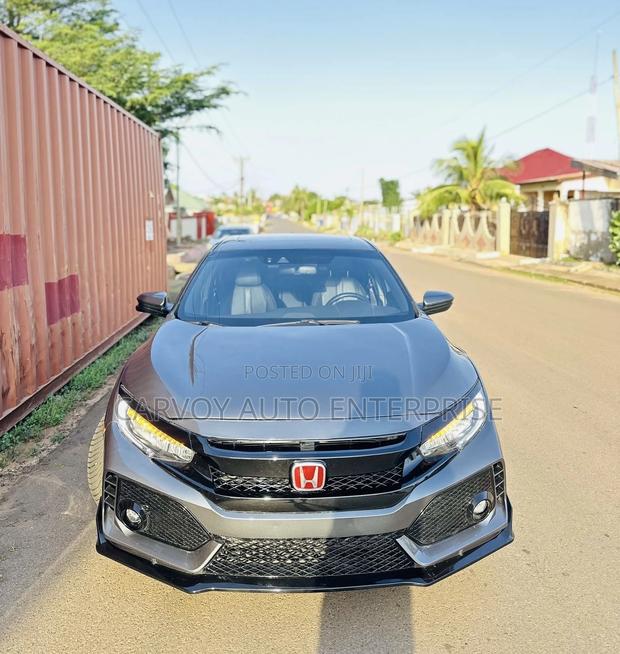 Honda Civic Sport Touring Hatchback 2019 Gray · Photo 2