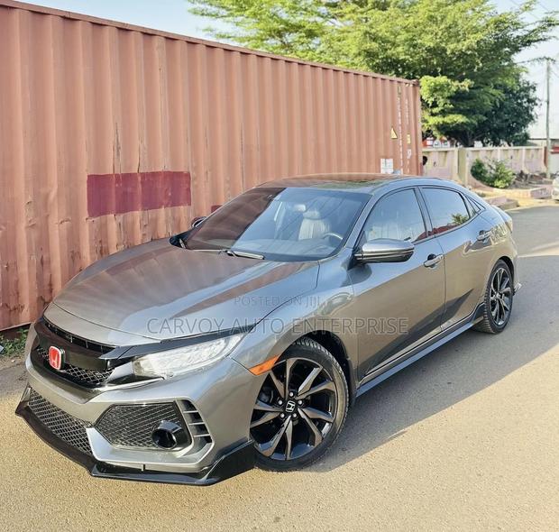 Honda Civic Sport Touring Hatchback 2019 Gray · Photo 6