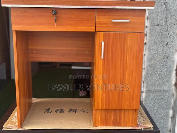 Small Office Table · Photo 1