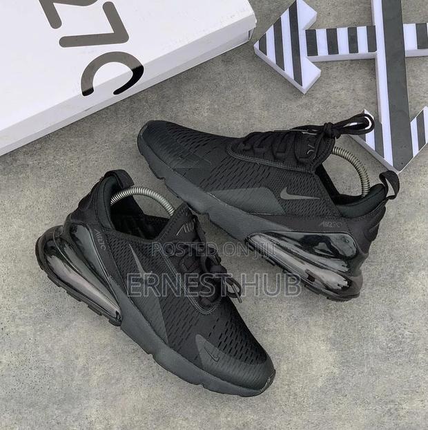 Nike Airmax 270 Triple Black · Photo 2