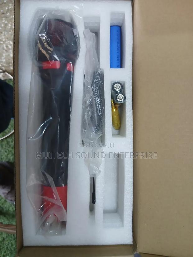 Universal Wireless Microphone · Photo 4