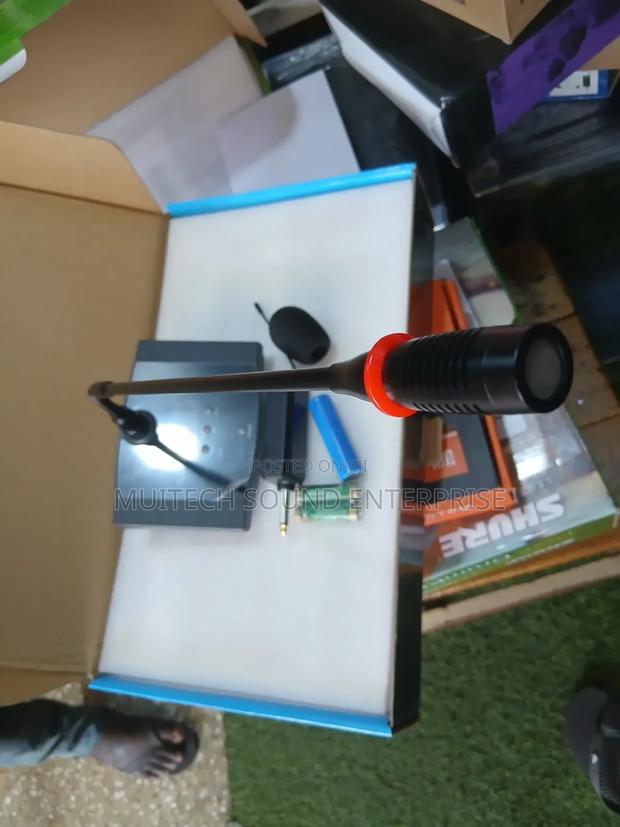 Wireless Conference Microphone · Photo 6