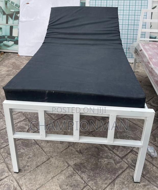 Hospital Bed · Photo 4