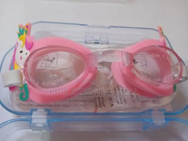 Cartoon Swimming Goggles · Photo 2