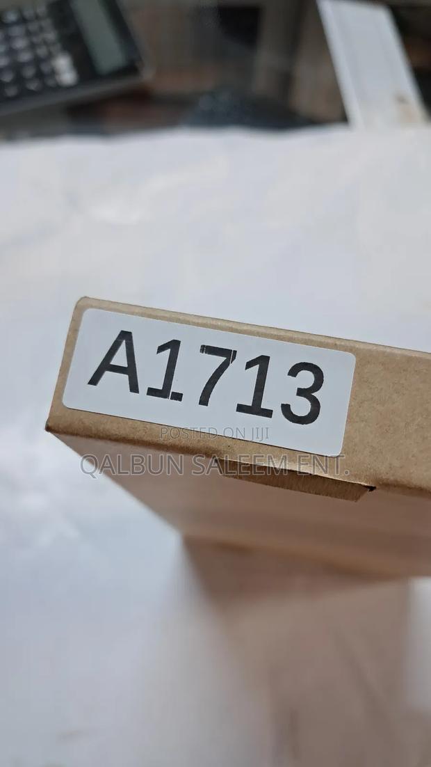 Apple A1708 / A1713 Battery For Macbook Pro 13" 2016 / 2017 · Photo 5